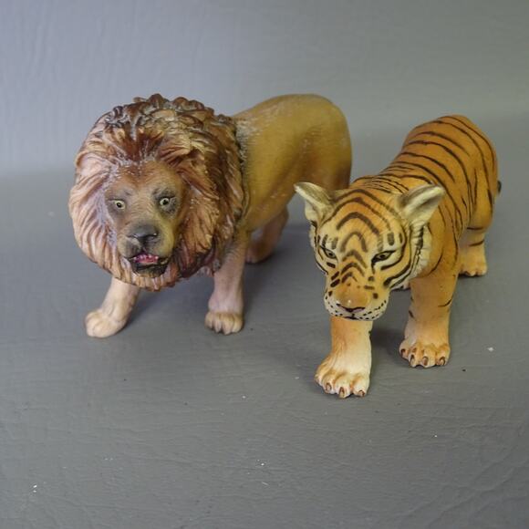 Schleich Safari Animal Lion Tiger Elephant Camel 2000-2005 - Picture 3 of 4